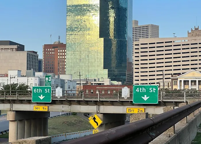 Charming 2 Bedroom Downtown Ft Worth *
