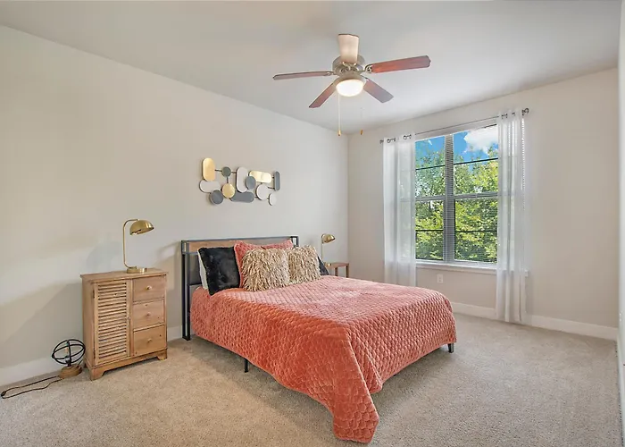Charming 2 Bedroom Downtown Ft Worth Apartment *