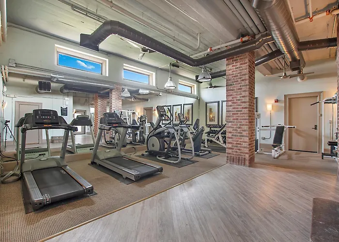 Charming 2 Bedroom Downtown Ft Worth Apartment *