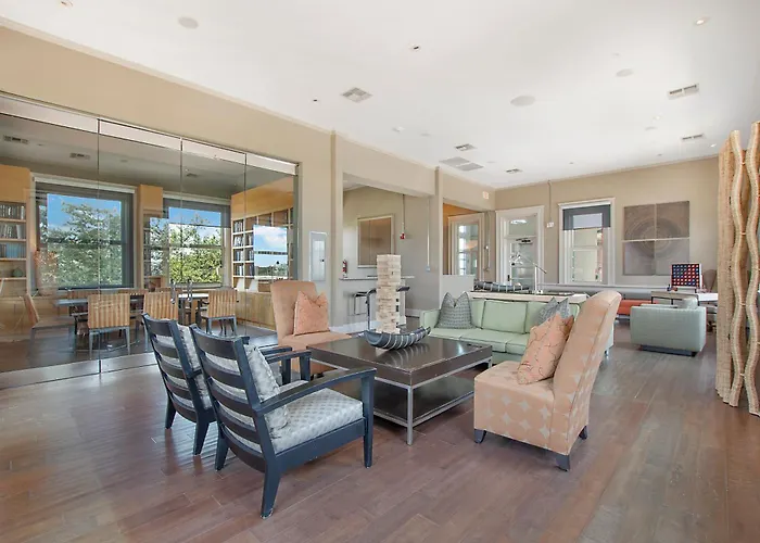 Charming 2 Bedroom Downtown Ft Worth Apartment *